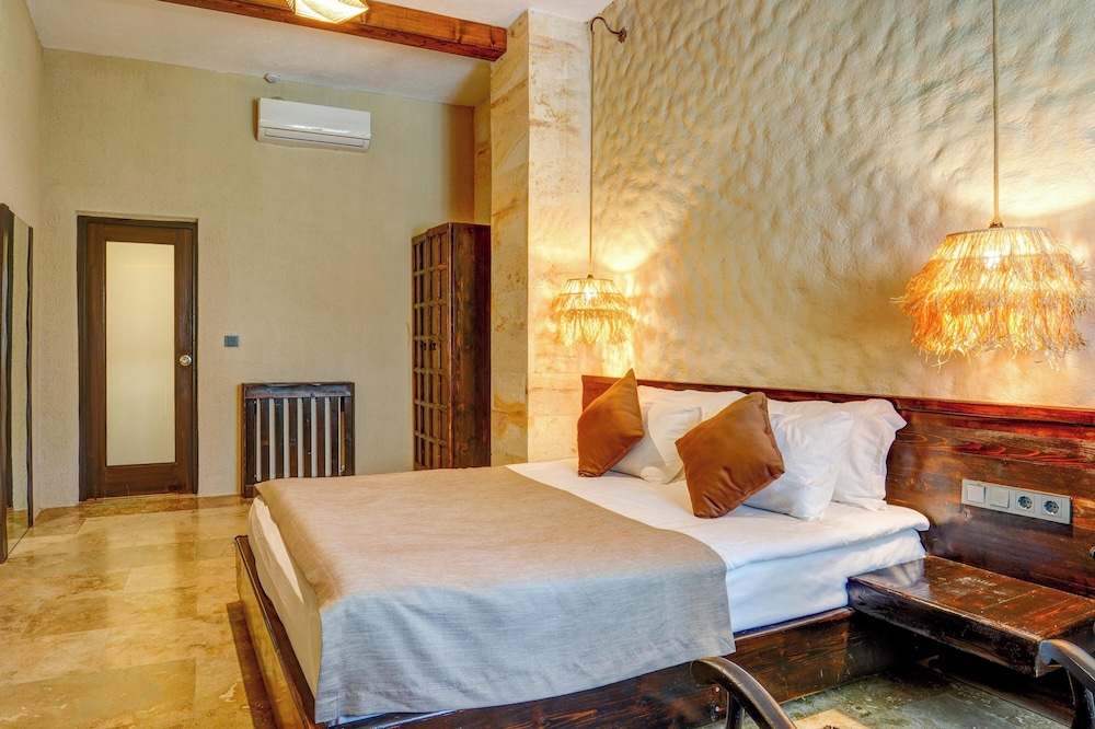 Stone Room - Photo 1