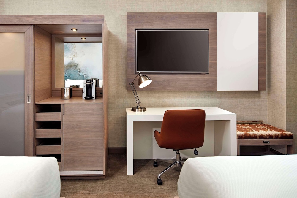 Suite, Multiple Beds, Non Smoking (Upgrade) photo 2