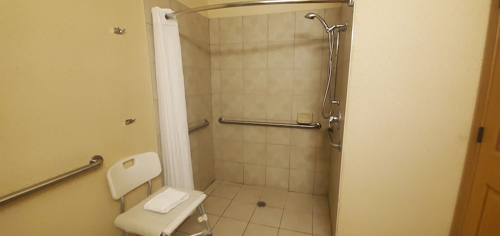 Room, 2 Queen Beds, Accessible, Non Smoking (Roll-In Shower) - Photo 5