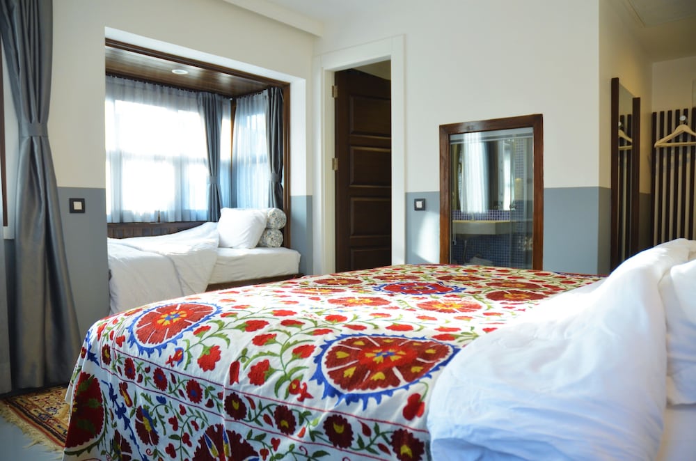 Romantic Suite, 1 Bedroom, Partial Sea View