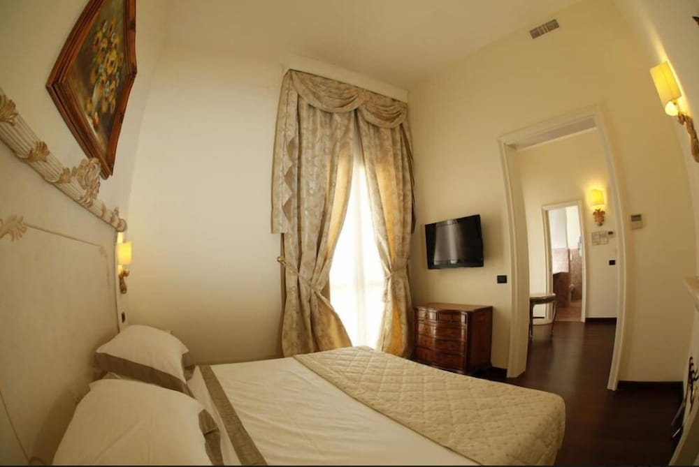 Double Room - Photo 4
