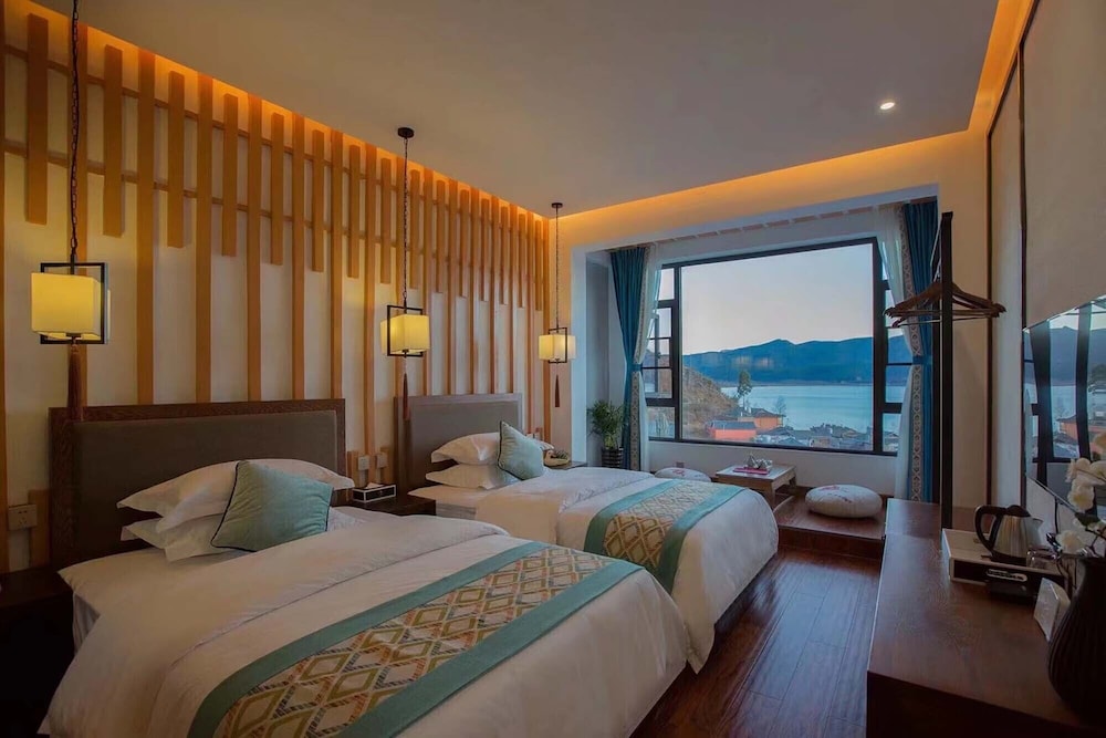 Standard Twin Room, Lake View