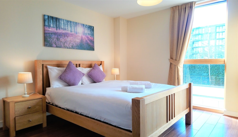 City Apartment, 2 Bedrooms photo 1