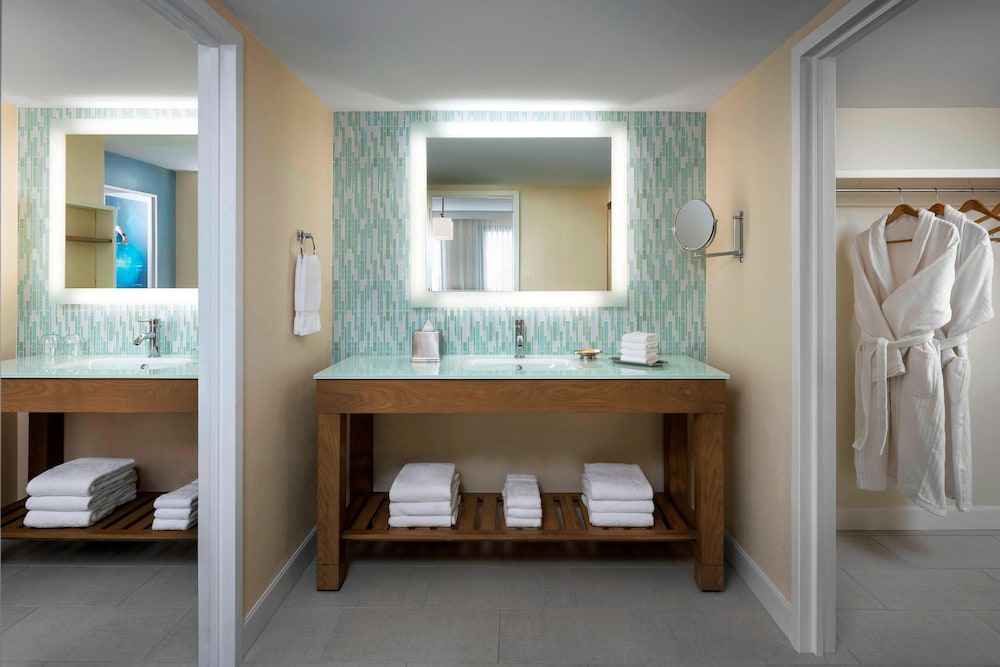 Deluxe Room, 1 King Bed with Sofa bed, Resort View (Balcony) - Photo 12
