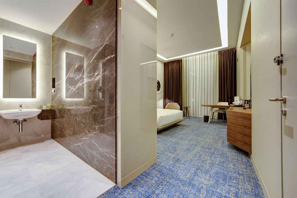 Standard Room, 1 Queen Bed, Accessible