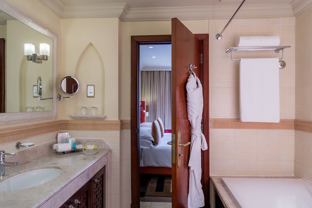 Room, Sea View thumbnail 5