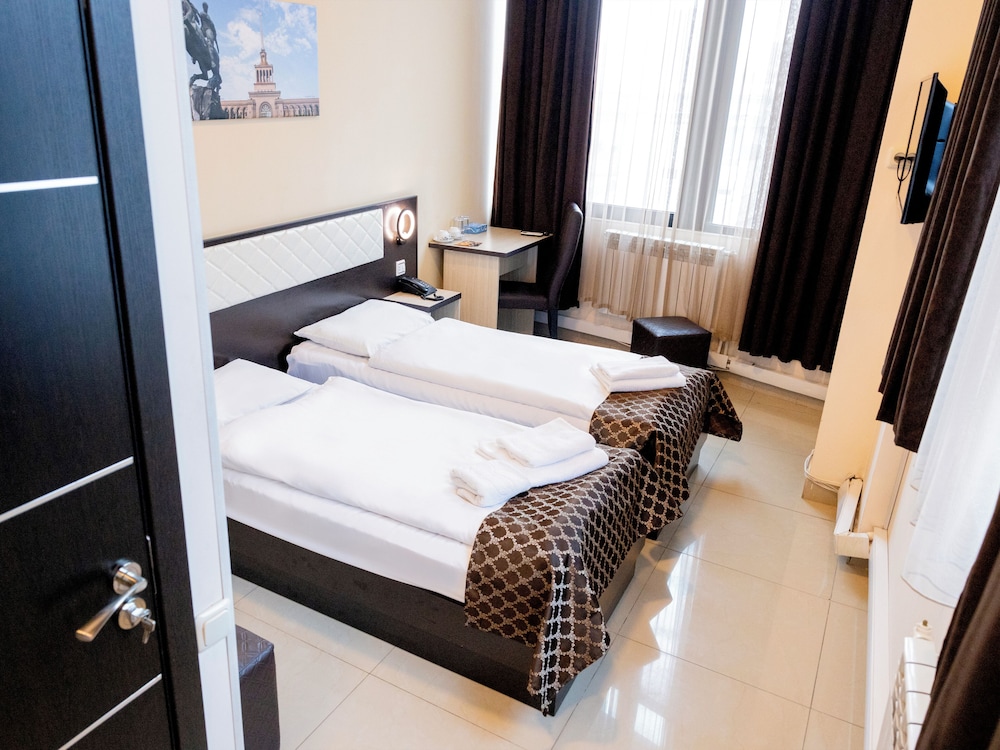 Standard Double or Twin Room photo 1