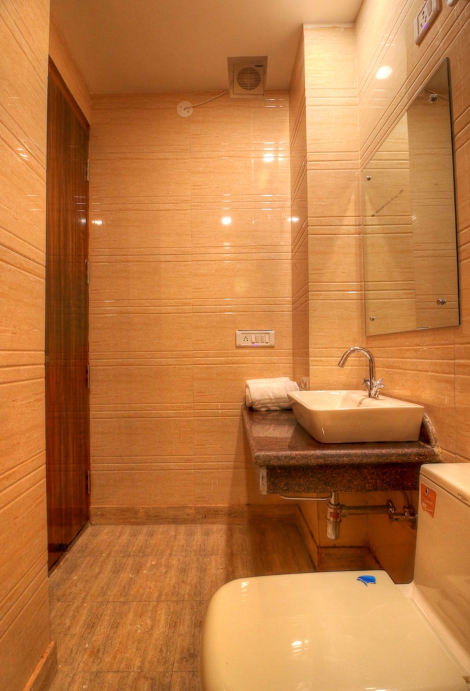 Deluxe Double Room, 1 Double Bed, Non Smoking photo 3
