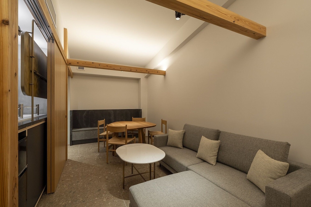 Penthouse Room - Photo 12