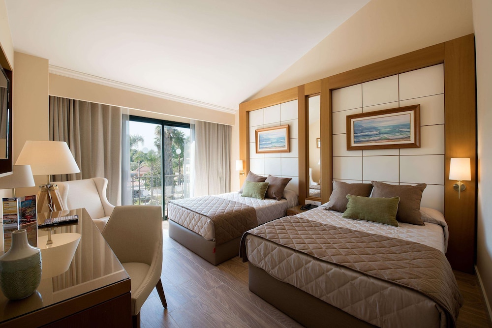 Standard Room, 2 adults & 2 children (Port Aventura tickets & 1 Ferrari Land ticket) - Photo 2