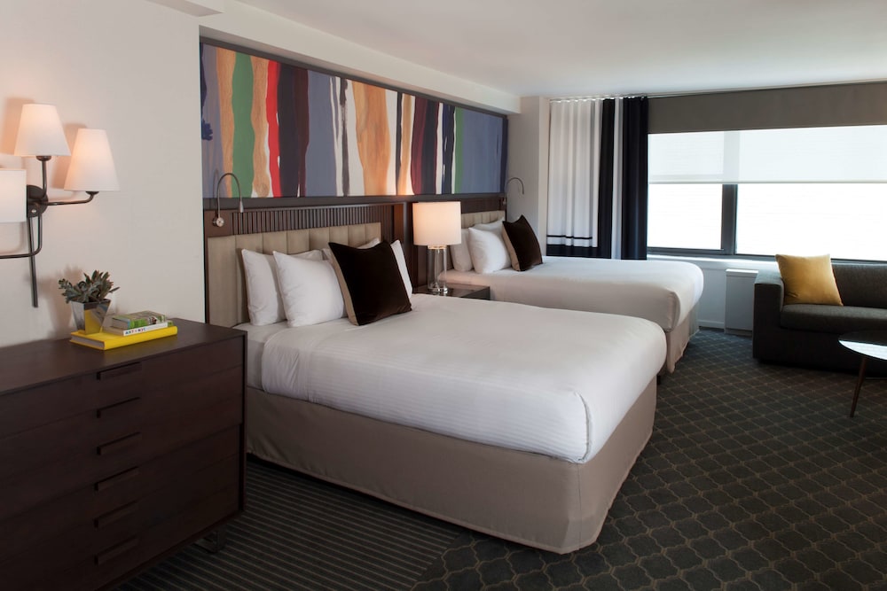 Junior Apartment, 2 Queen Beds thumbnail 5