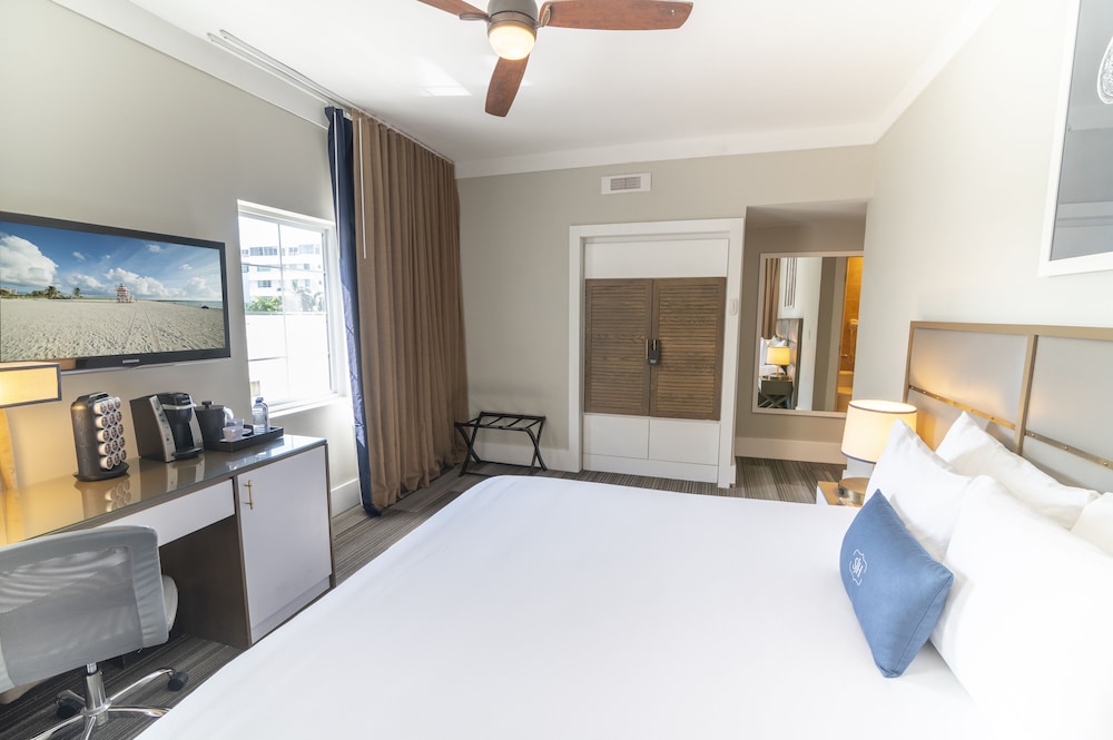 Deluxe Room, 1 King Bed, City View - Photo 4