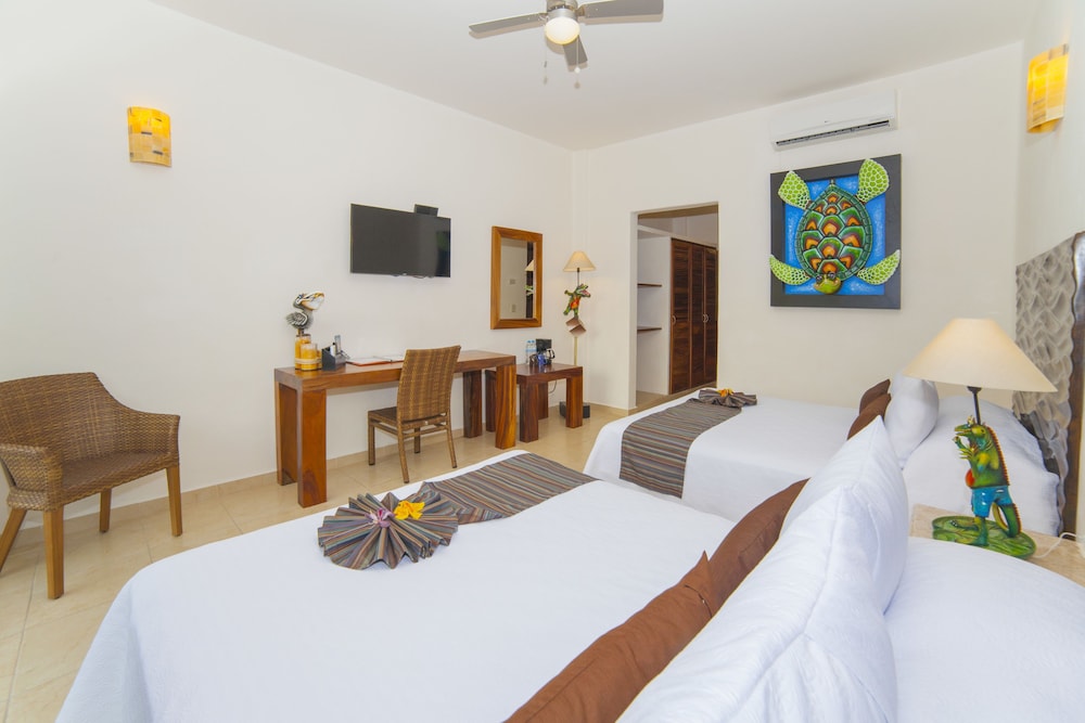 Standard Room, 2 Double Beds, Sea View photo 2