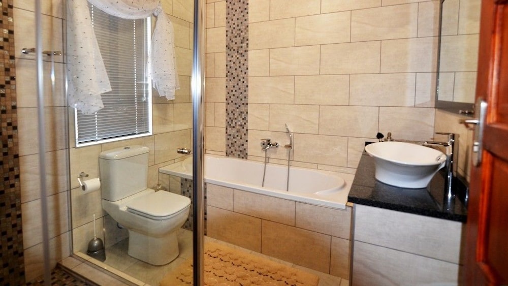 Standard Twin Room photo 3