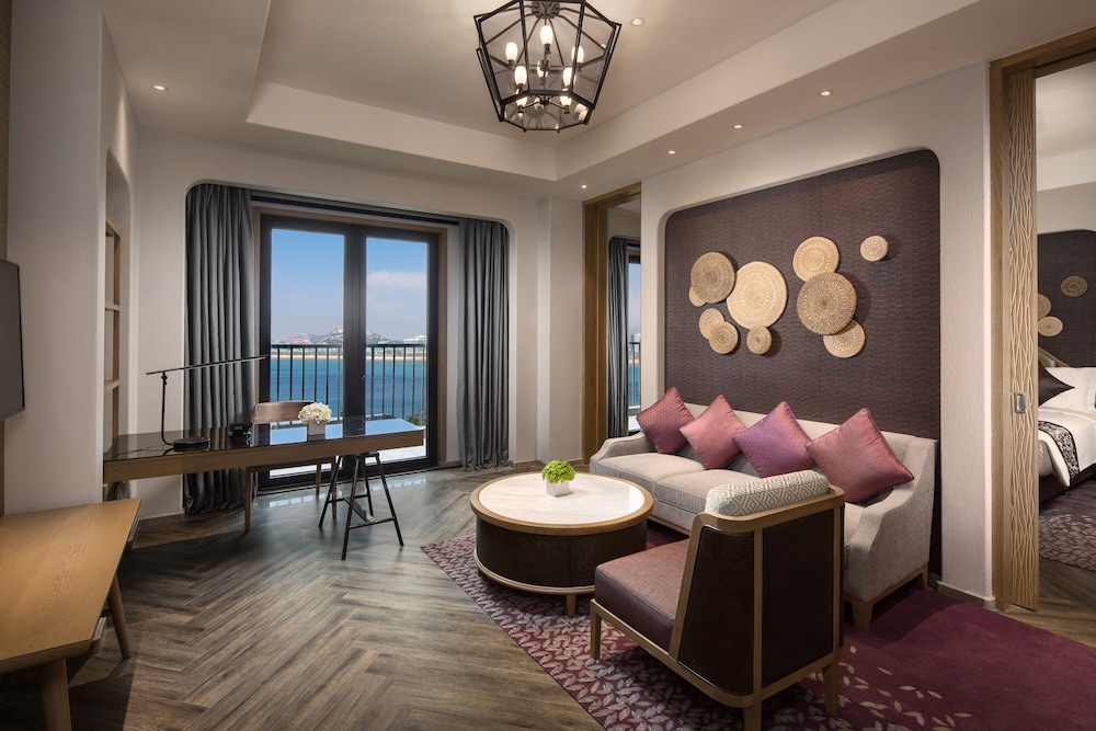 Suite, 1 Bedroom, Accessible Bathtub, Club Lounge Access photo 3