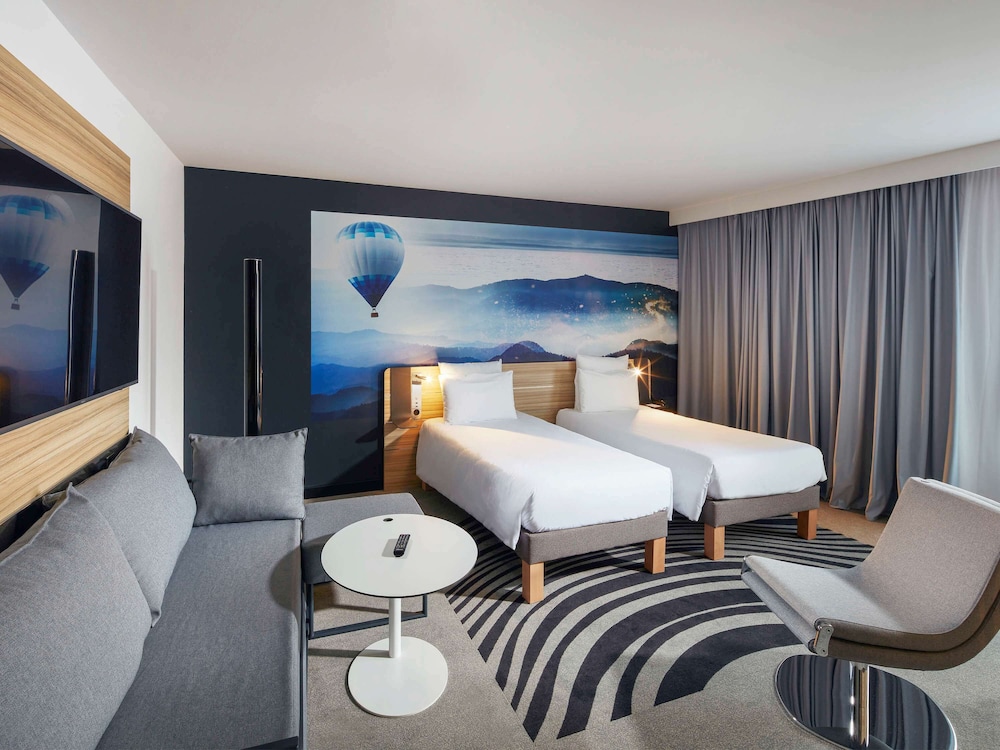 Superior Suite, 2 Twin Beds thumbnail 6