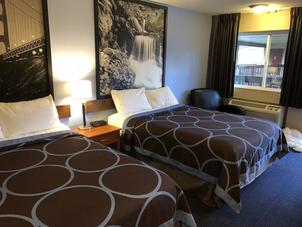 Standard Room, 2 Queen Beds - Photo 3