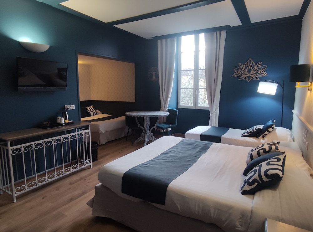Comfort Quadruple Room, City View photo 1