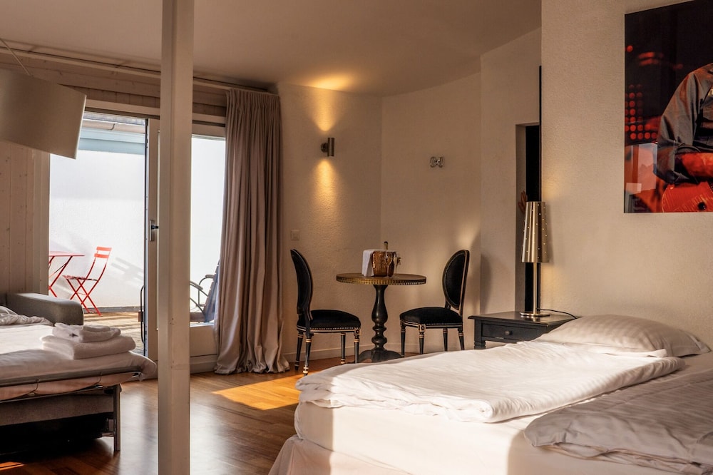 Suite - Photo 3