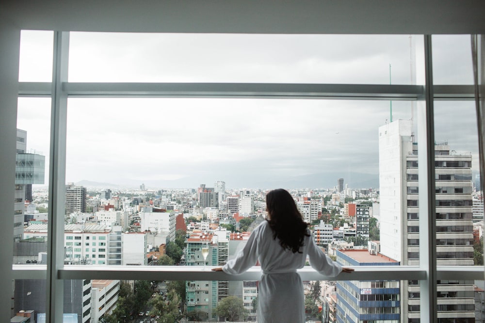 Room, 1 King Bed, City View thumbnail 5