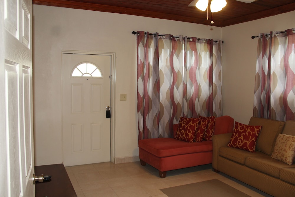 Family Apartment, 2 Bedrooms (Mahogany) photo 2