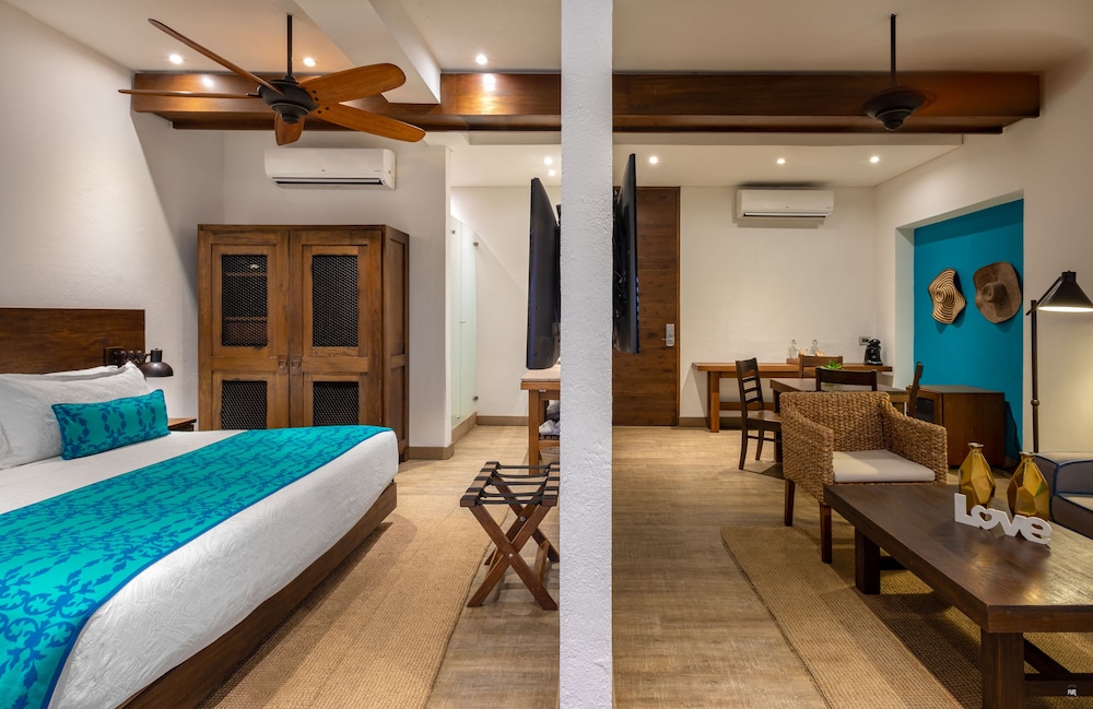 Suite, 1 King Bed, Terrace photo 2