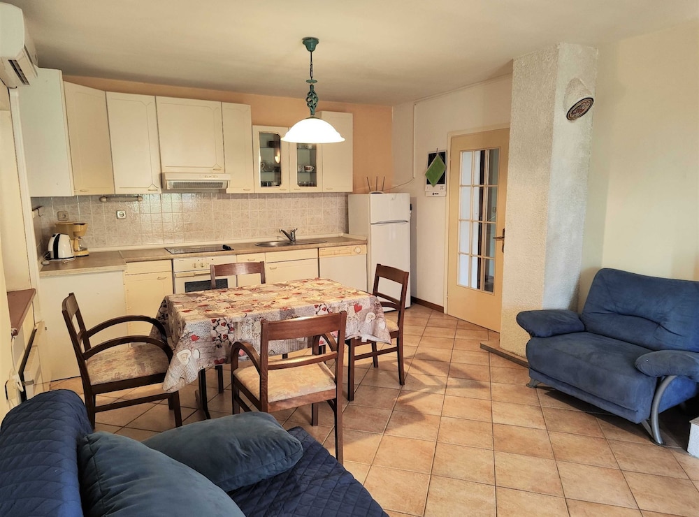 Apartment (One Bedroom Apartment)
