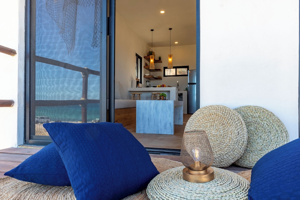 Comfort Cabin, Beach View, Beachfront photo 2