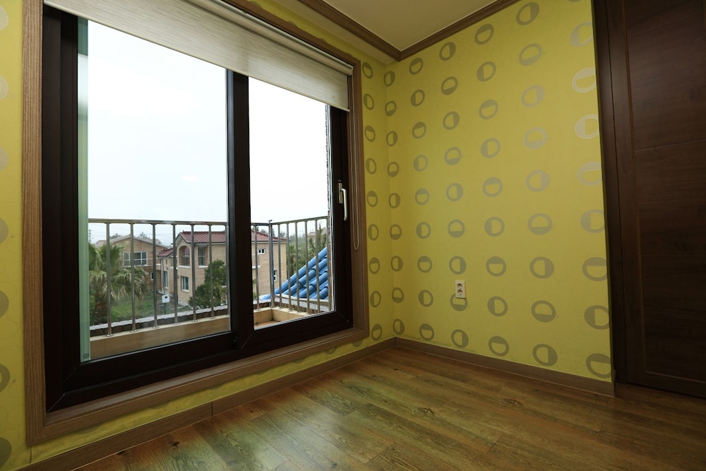 Green 2nd Floor photo 3
