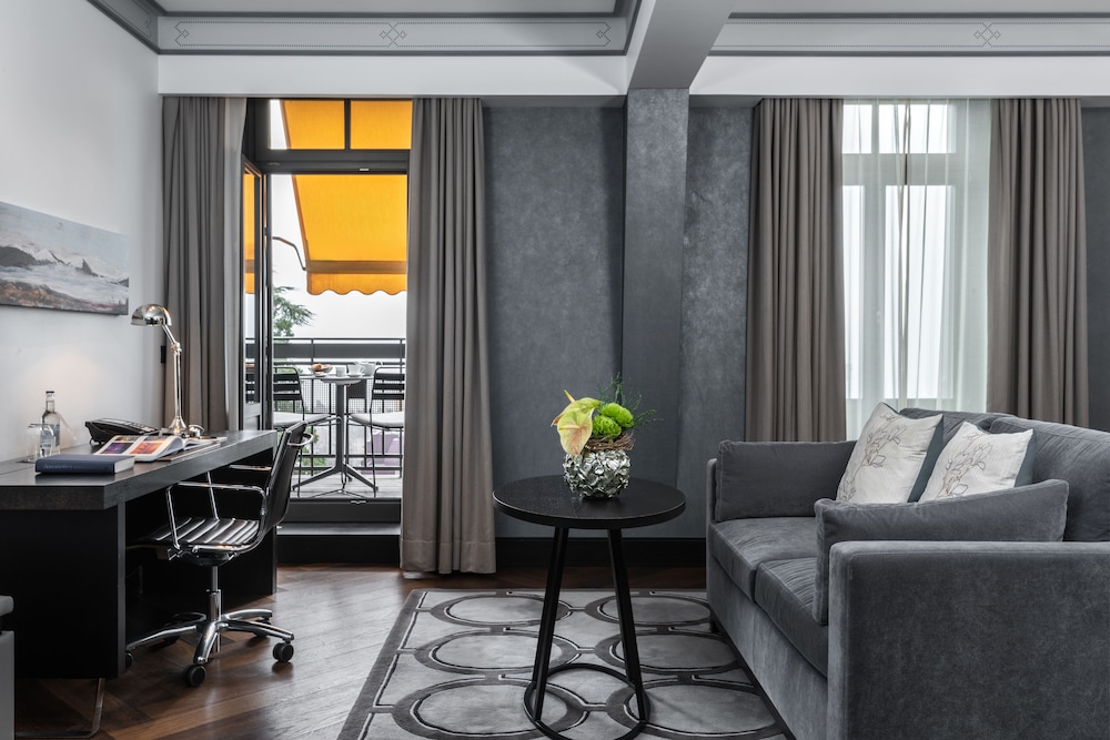 Executive Room, Lake View (Savoy)