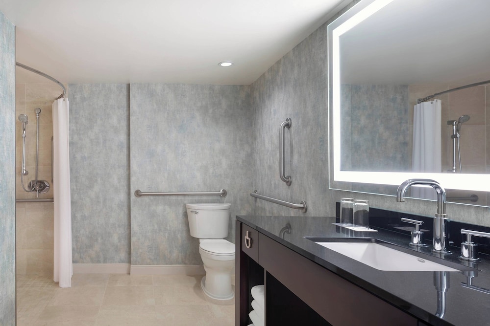 Studio Suite, 2 Queen Beds (Mobility Accessible, Roll-in Shower) - Photo 4