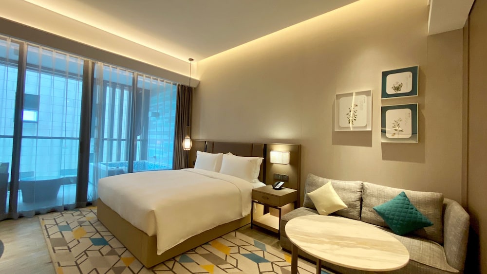 Standard Room, 1 King Bed - Photo 2