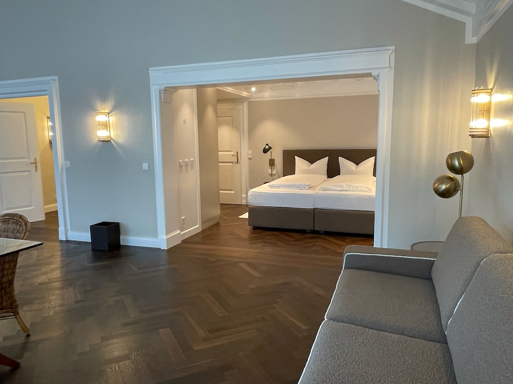 Luxury Studio Suite, 1 Bedroom, Balcony, Mountain View photo 3