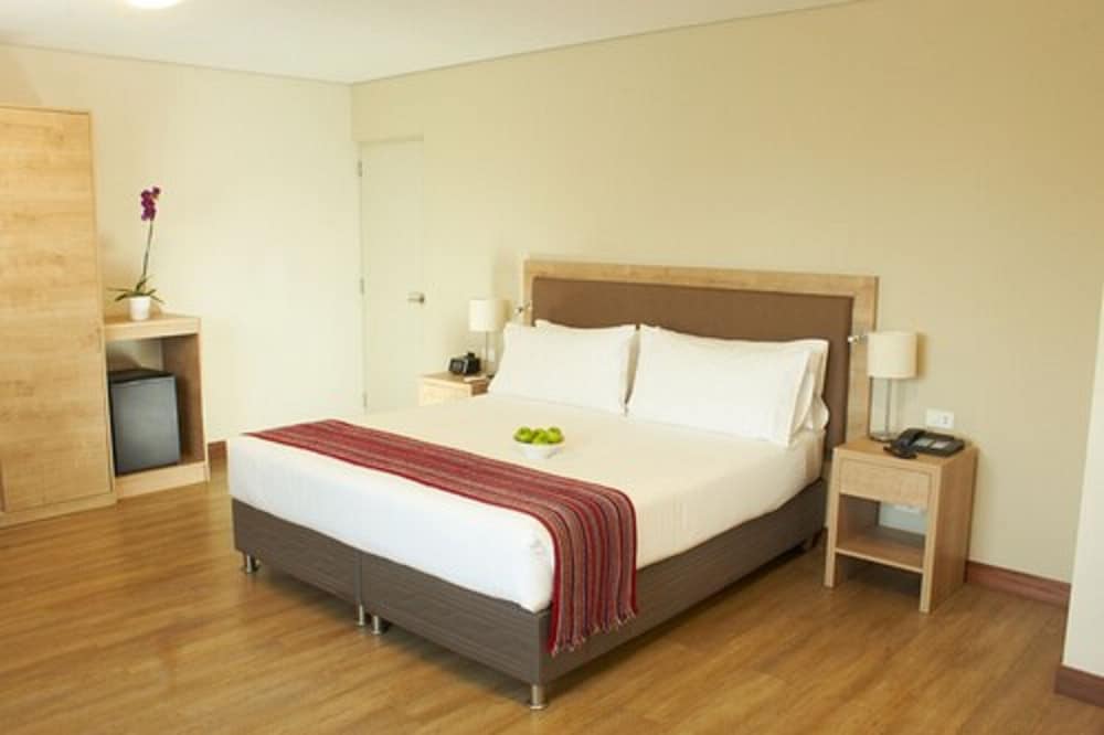 Junior Room, 1 King Bed photo 1