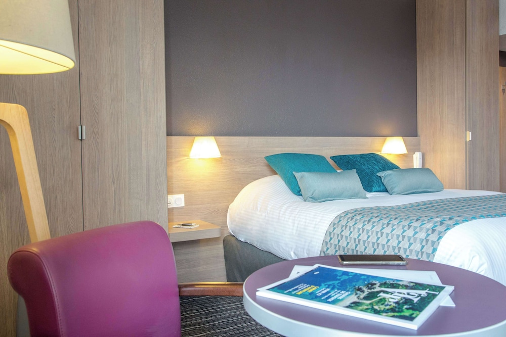 Family Room, 1 Queen Bed, Non Smoking, Poolside - Photo 7
