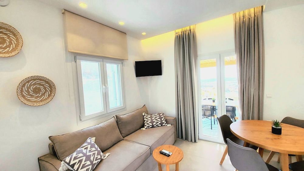 Junior Suite Sharing Pool & Sea View