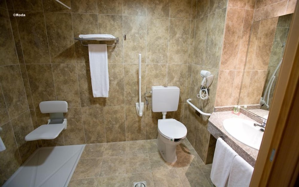 Quadruple Room - Photo 6