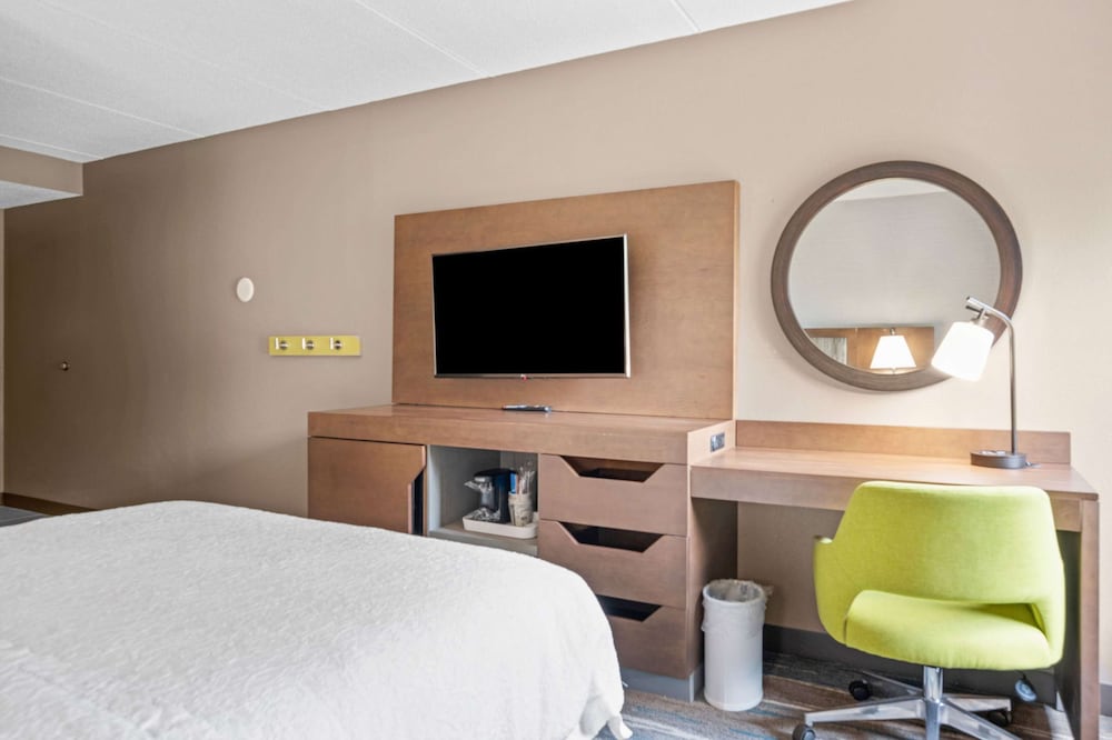One Queen Bed, Non-Smoking, Accessible - Photo 2