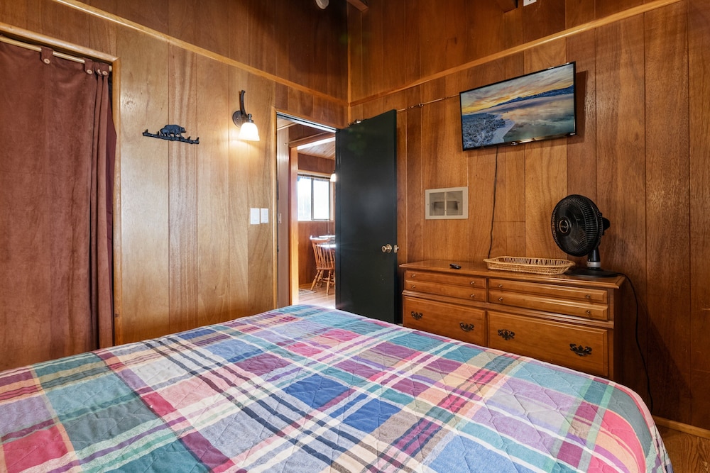 House, 1 Queen Bed With Sofa Bed, Patio, Mountain View
