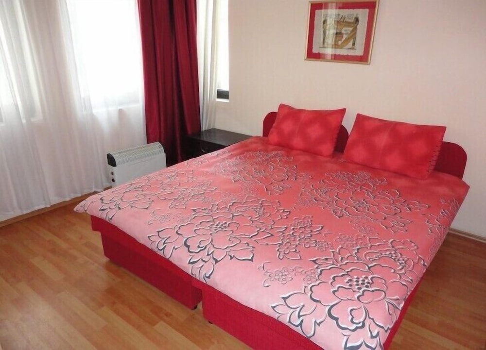 Double Room (Street Side) photo 2
