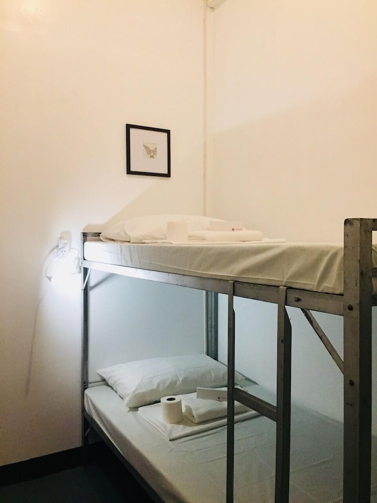 Economy Quadruple Room, Shared Bathroom photo 2