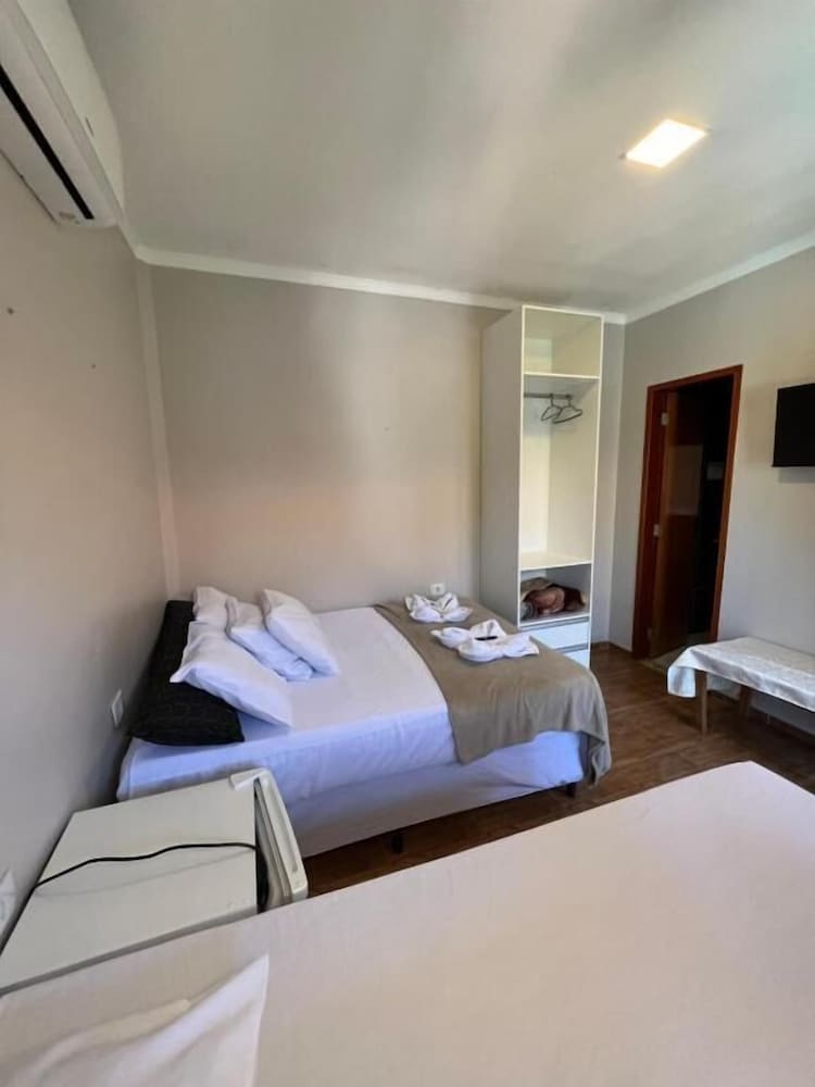 Standard Room, Multiple Beds, Non Smoking photo 2