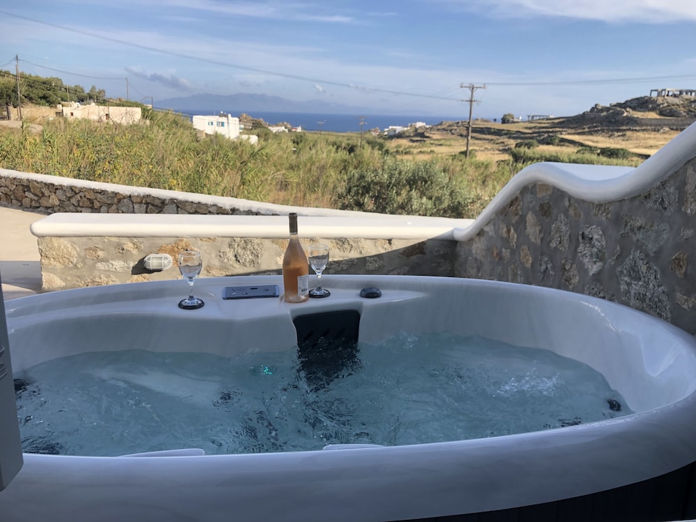 Deluxe Suite, Sea View (with Outdoor Jetted Tub)