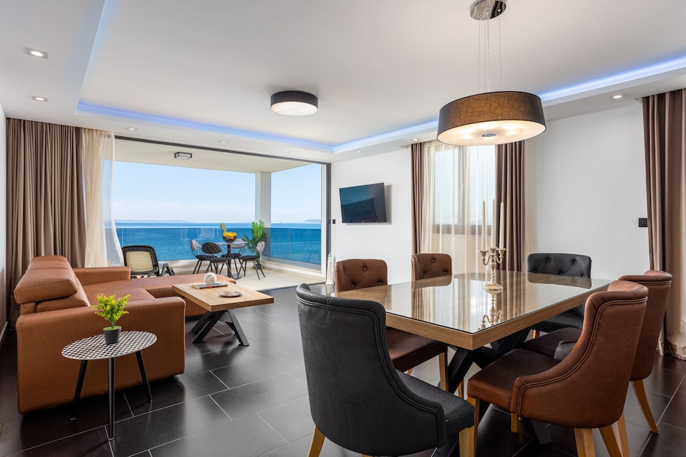 Superior Apartment, 2 Bedrooms, Sea View, Beachfront
