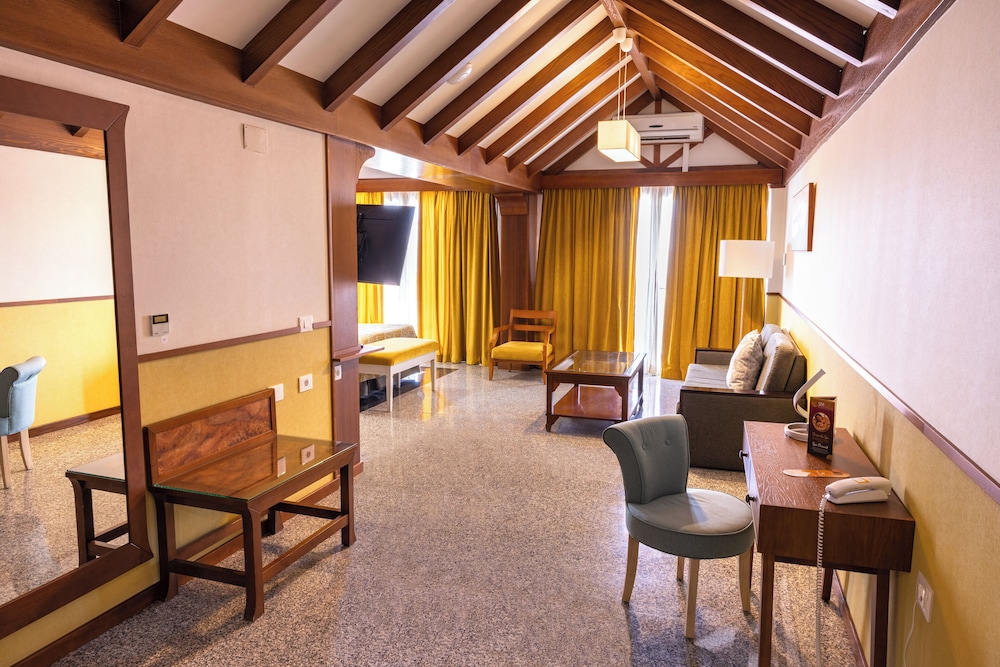 Suite, Sea View