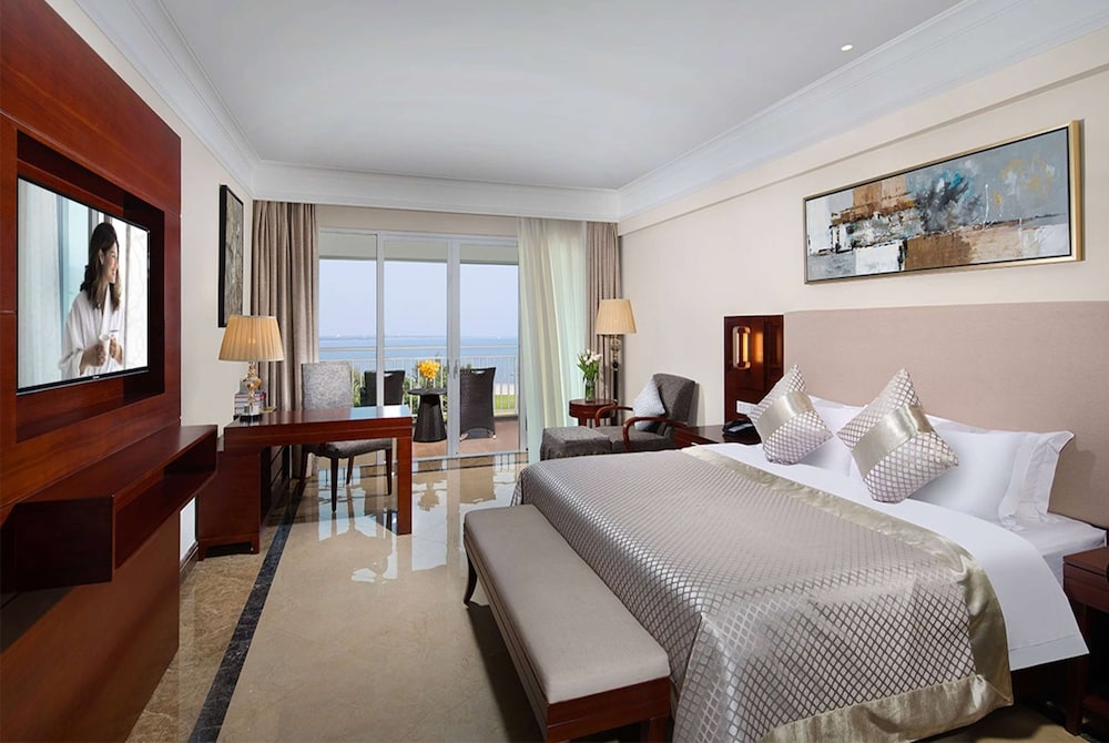 Premier Room, 1 King Bed, Ocean View (Sunrise View)