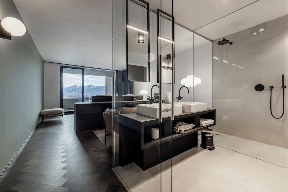 URBAN WITH JACUZZI