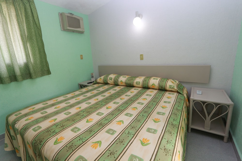 Room, 1 King Bed photo 2