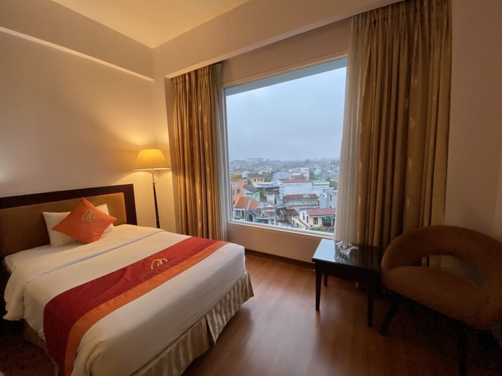 Deluxe Room, City View - Photo 8