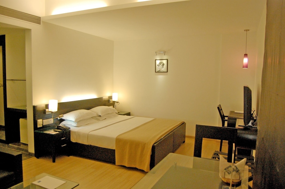 Business Suite, 1 Double Bed, Smoking photo 1